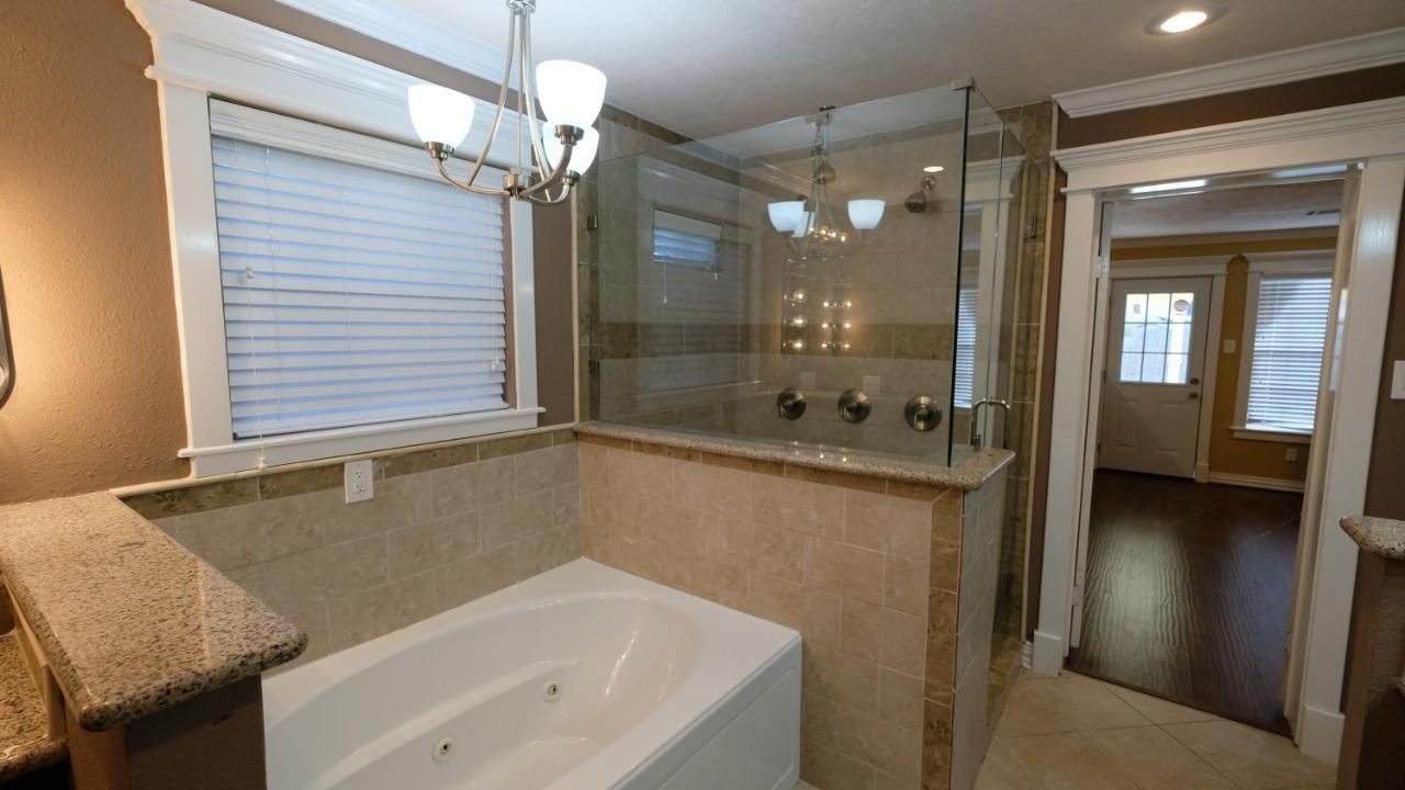 350K Home, 5 Bdr, Up To 16 Guest, Middle Of Town - Templar Sugar Land Exterior photo